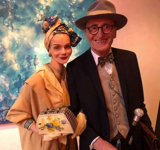 زوجان بالسبعينيات يدهشان العالم بملابسهما الأنيقة وبراعتهما بالموضة صورة رقم 24