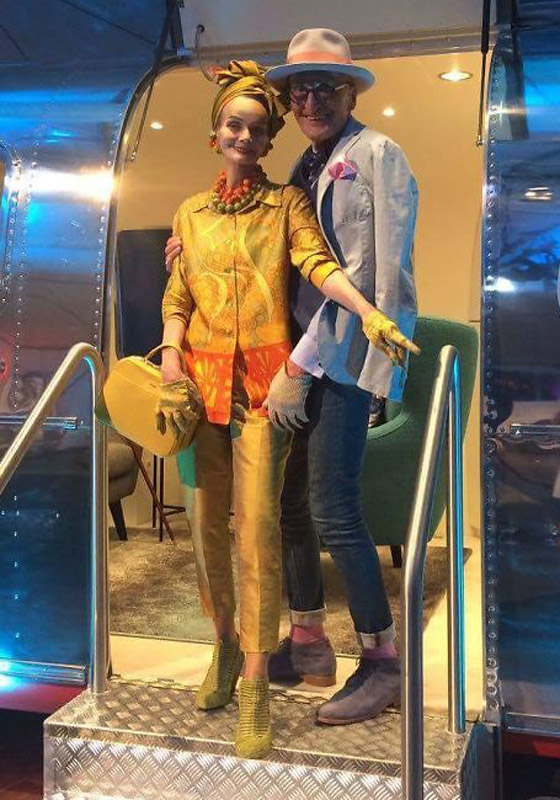 زوجان بالسبعينيات يدهشان العالم بملابسهما الأنيقة وبراعتهما بالموضة صورة رقم 29