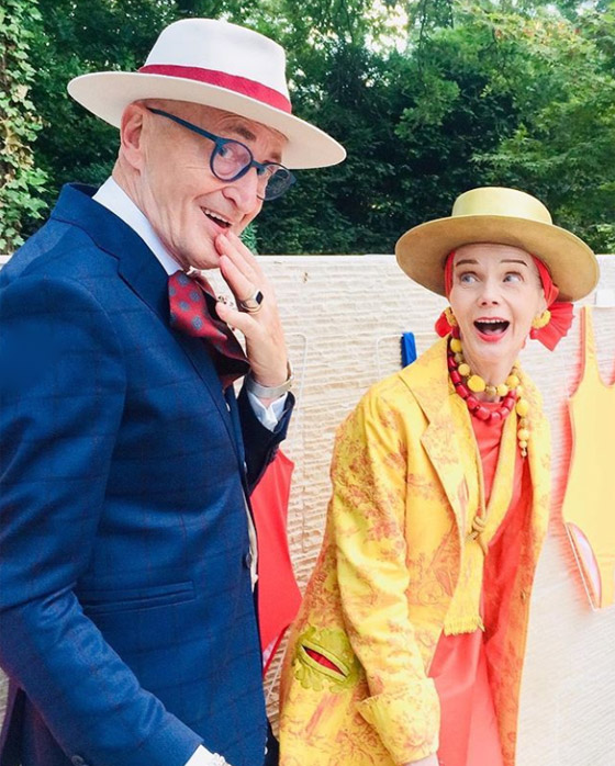 زوجان بالسبعينيات يدهشان العالم بملابسهما الأنيقة وبراعتهما بالموضة صورة رقم 32