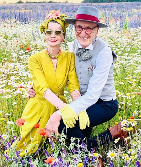 زوجان بالسبعينيات يدهشان العالم بملابسهما الأنيقة وبراعتهما بالموضة صورة رقم 34