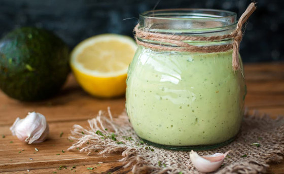 زبدة الأفوكادو والثوم.. بديل صحي وسحري بفوائد مذهلة ونكهة مميزة صورة رقم 1