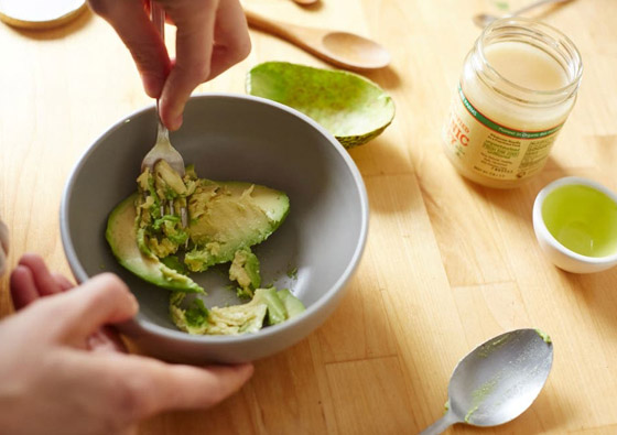 زبدة الأفوكادو والثوم.. بديل صحي وسحري بفوائد مذهلة ونكهة مميزة صورة رقم 2