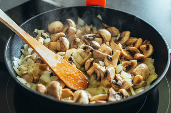 تجنّب تسخين 7 أطعمة.. أحدها يسبب التسمم وبعضها آلام المعدة والسرطان! صورة رقم 3 تجنّب تسخين 7 أطعمة.. أحدها يسبب التسمم وبعضها آلام المعدة والسرطان! صورة رقم 3