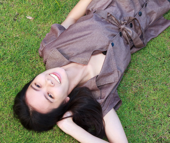 البقاء للأكثر شياكة وأناقة.. إليكم 10 أزياء لا تبطل موضتها أبدا صورة رقم 3