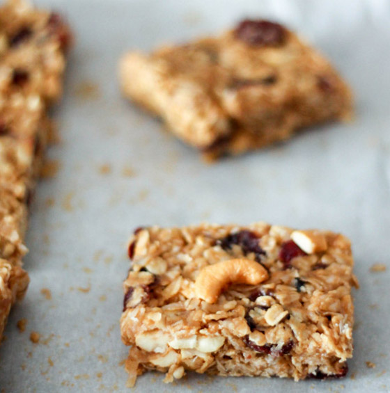 تريد حلوى صحية؟ إليك طريقة تحضير ألواح الكاجو وجوز الهند اللذيذة صورة رقم 6