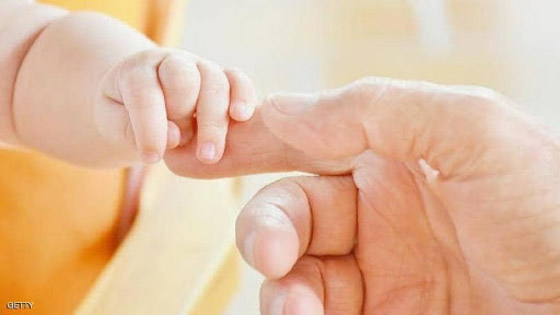 دراسة تكشف.. هذا ما تفعله لمسة الأبوين لرضيعهما! صورة رقم 1