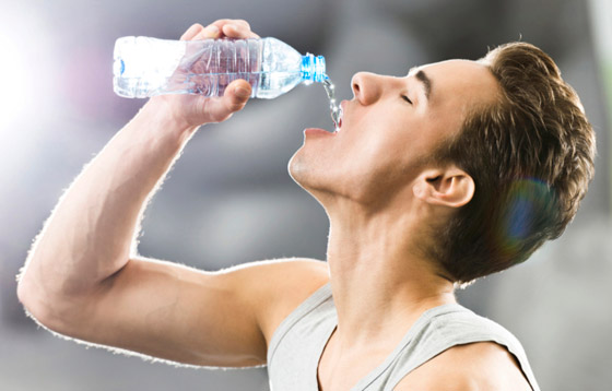 إليك 5 علامات تدل على أنك تشرب الماء أكثر من اللازم! صورة رقم 1