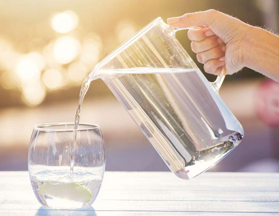 إليك 5 علامات تدل على أنك تشرب الماء أكثر من اللازم! صورة رقم 3