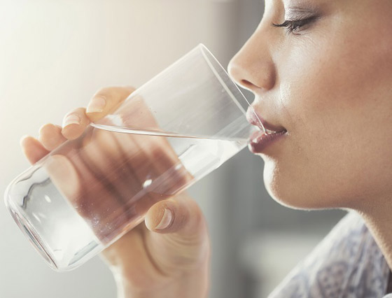 إليك 5 علامات تدل على أنك تشرب الماء أكثر من اللازم! صورة رقم 5