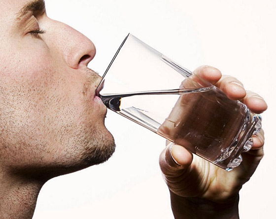 إليك 5 علامات تدل على أنك تشرب الماء أكثر من اللازم! صورة رقم 6