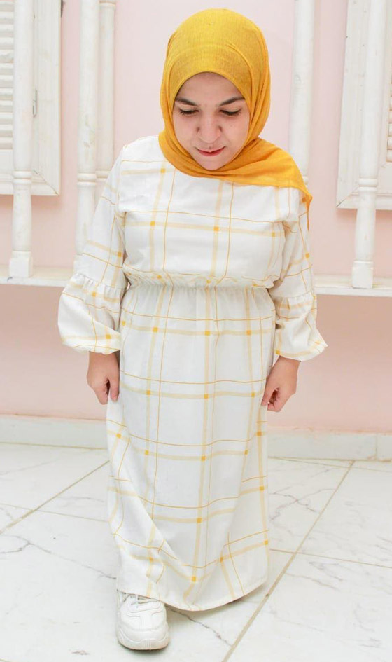 صور: أول عارضة أزياء مصرية قصيرة القامة تعرض تصاميمها المميزة صورة رقم 3