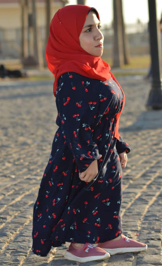 صور: أول عارضة أزياء مصرية قصيرة القامة تعرض تصاميمها المميزة صورة رقم 15