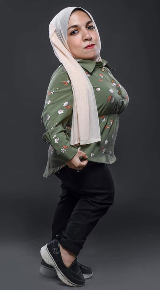 صور: أول عارضة أزياء مصرية قصيرة القامة تعرض تصاميمها المميزة صورة رقم 5