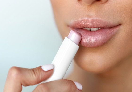 علاج الجروح وإصلاح السحاب.. 10 استخدامات غير متوقعة لمرطبات الشفاه صورة رقم 5