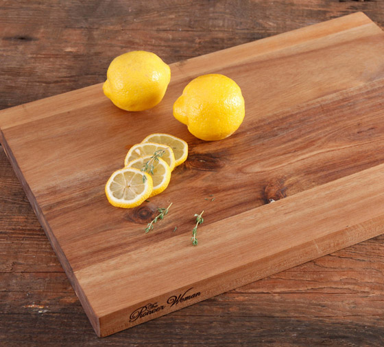 إليكم 3 طرق لتنظيف لوح التقطيع الخشبي كي يبقى خاليا من الجراثيم صورة رقم 7 إليكم 3 طرق لتنظيف لوح التقطيع الخشبي كي يبقى خاليا من الجراثيم صورة رقم 7