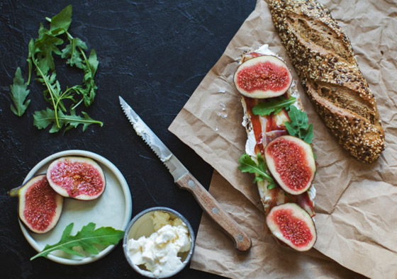 بقايا دجاج من عشاء البارحة؟ جربوا ساندويش الدجاج مع التين، نعم التين! صورة رقم 1 بقايا دجاج من عشاء البارحة؟ جربوا ساندويش الدجاج مع التين، نعم التين! صورة رقم 1