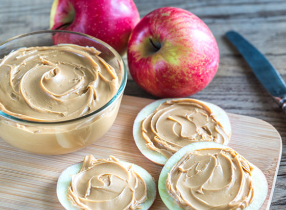 لذيذة لدرجة لا تقاوم.. إليكم طريقة عمل زبدة التفاح ملكة مقبلات الإفطار صورة رقم 1