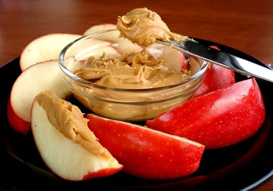 لذيذة لدرجة لا تقاوم.. إليكم طريقة عمل زبدة التفاح ملكة مقبلات الإفطار صورة رقم 7