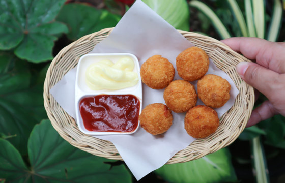 لا تتخلصي من البطاطس المسلوقة.. إليك وصفة كرات البطاطس بالجبن صورة رقم 1