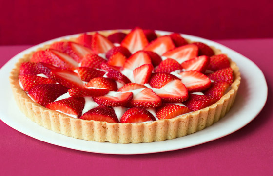 وصفة سهلة ولذيذة.. إليكم طريقة تحضير تارت الفراولة بعجينة مثالية صورة رقم 5