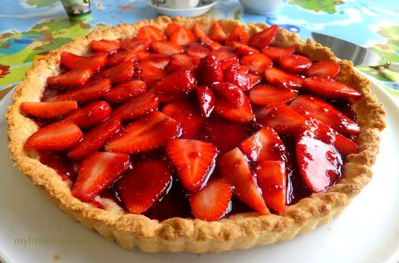 وصفة سهلة ولذيذة.. إليكم طريقة تحضير تارت الفراولة بعجينة مثالية صورة رقم 6