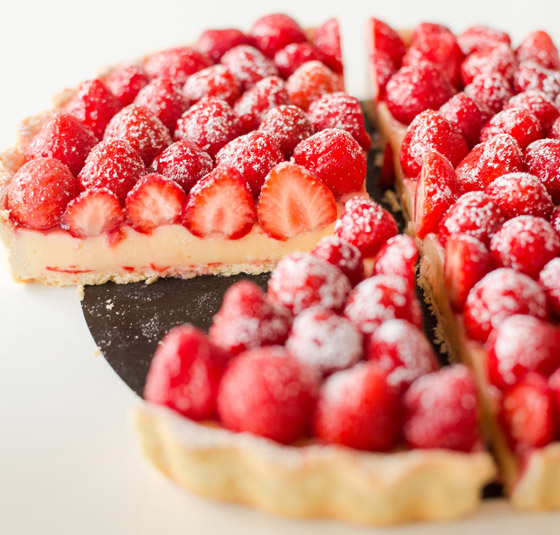 وصفة سهلة ولذيذة.. إليكم طريقة تحضير تارت الفراولة بعجينة مثالية صورة رقم 11