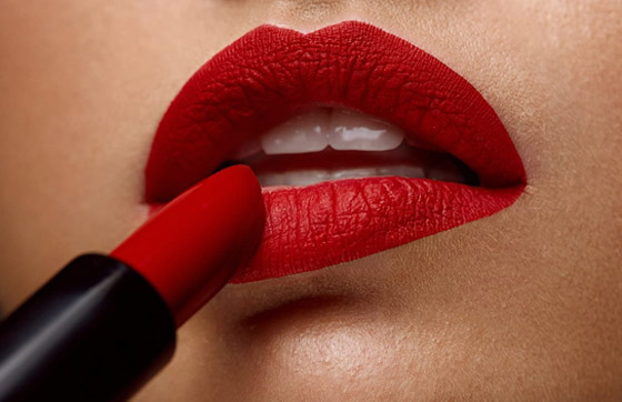 إليك نصائح تساعد في حماية شفاهك من التشقق والاسمرار في الخريف صورة رقم 1 إليك نصائح تساعد في حماية شفاهك من التشقق والاسمرار في الخريف صورة رقم 1