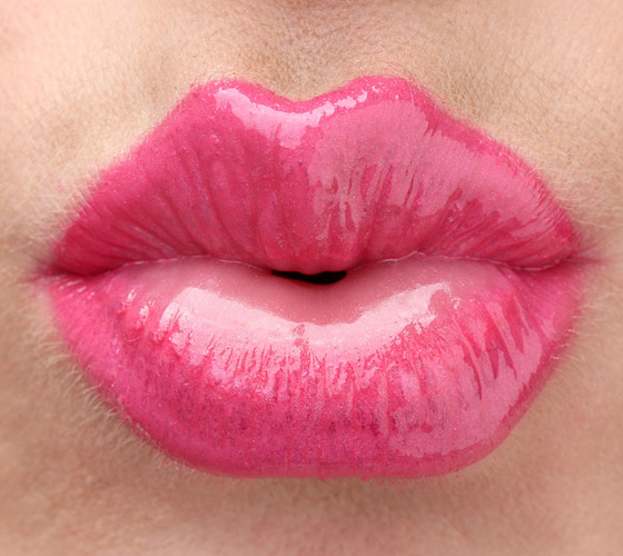 إليك نصائح تساعد في حماية شفاهك من التشقق والاسمرار في الخريف صورة رقم 3 إليك نصائح تساعد في حماية شفاهك من التشقق والاسمرار في الخريف صورة رقم 3