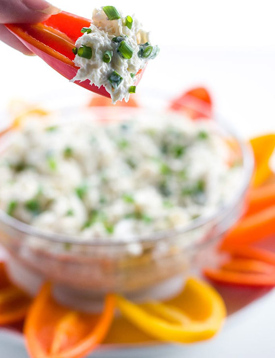 تخلو من النشويات وتجهز بـ5 دقائق.. إليكم وصفة غموس السلطعون بالجبن صورة رقم 4