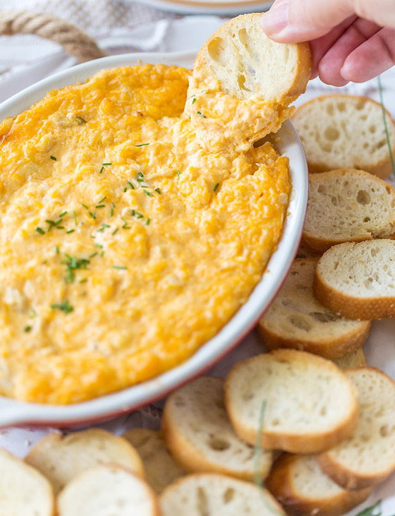 تخلو من النشويات وتجهز بـ5 دقائق.. إليكم وصفة غموس السلطعون بالجبن صورة رقم 8