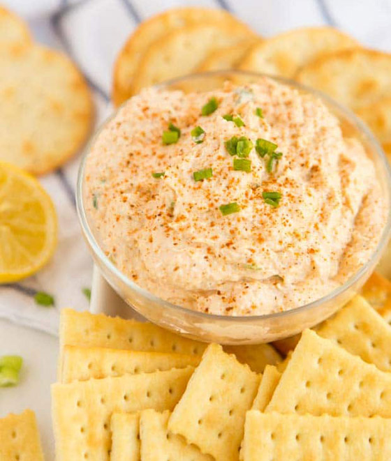 تخلو من النشويات وتجهز بـ5 دقائق.. إليكم وصفة غموس السلطعون بالجبن صورة رقم 11