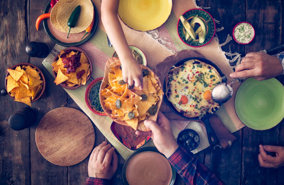 غنية بالنكهات ومثالية للسهرات.. إليكم طريقة تحضير غموس الناتشوز بالجبن صورة رقم 1 غنية بالنكهات ومثالية للسهرات.. إليكم طريقة تحضير غموس الناتشوز بالجبن صورة رقم 1