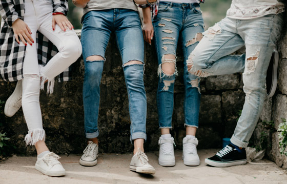 لماذا لا يجب أن نغسل بنطال الجينز، وما هي الطريقة المثلى لتنظيفه؟ صورة رقم 2