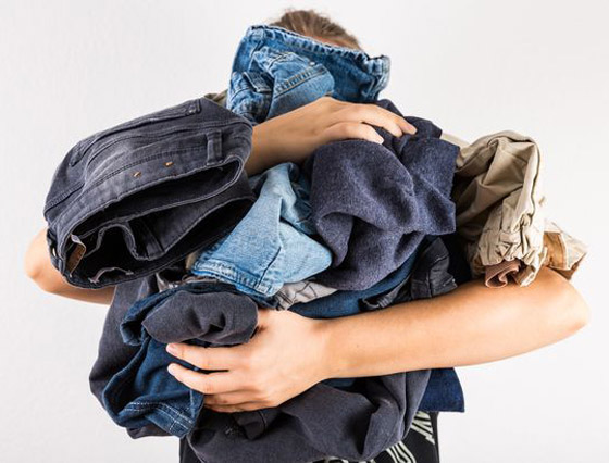 لماذا لا يجب أن نغسل بنطال الجينز، وما هي الطريقة المثلى لتنظيفه؟ صورة رقم 8