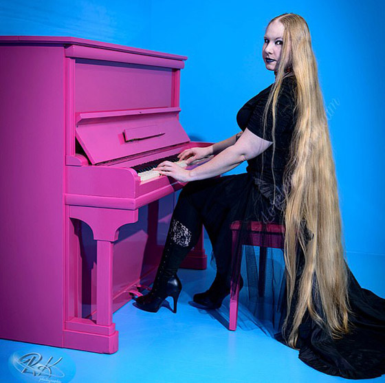 لم تقصّه منذ 15 عاما.. فتاة ألمانية تنتظر أن يصل شعرها لكاحليها! صورة رقم 5