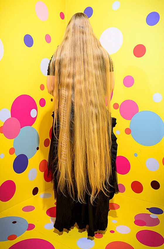 لم تقصّه منذ 15 عاما.. فتاة ألمانية تنتظر أن يصل شعرها لكاحليها! صورة رقم 6