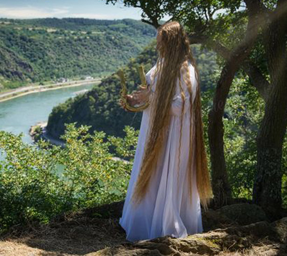 لم تقصّه منذ 15 عاما.. فتاة ألمانية تنتظر أن يصل شعرها لكاحليها! صورة رقم 16