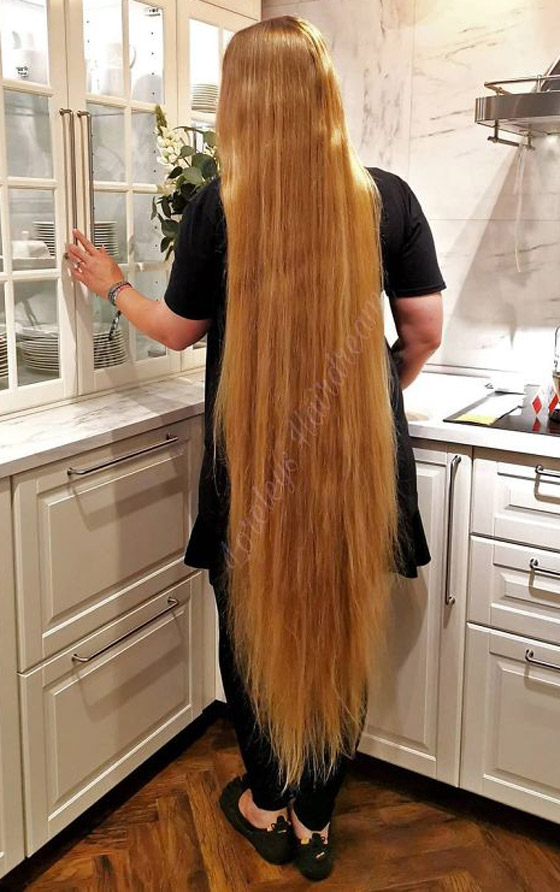 لم تقصّه منذ 15 عاما.. فتاة ألمانية تنتظر أن يصل شعرها لكاحليها! صورة رقم 17