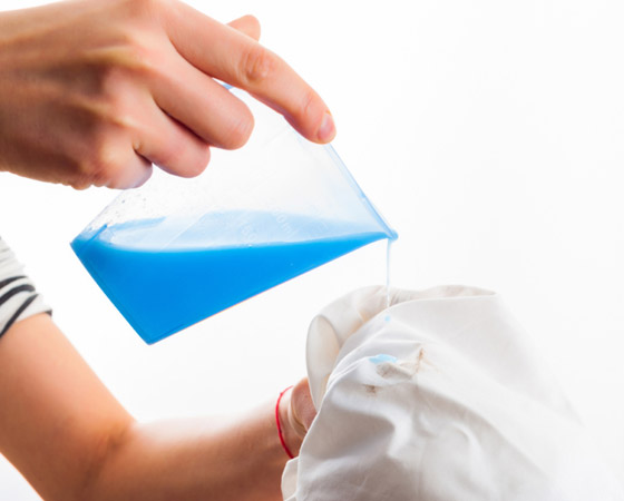 وداعا للبقع الصفراء! حيل منزلية فعالة لإزالة بقع العرق من الملابس صورة رقم 5 وداعا للبقع الصفراء! حيل منزلية فعالة لإزالة بقع العرق من الملابس صورة رقم 5