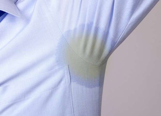 وداعا للبقع الصفراء! حيل منزلية فعالة لإزالة بقع العرق من الملابس صورة رقم 4 وداعا للبقع الصفراء! حيل منزلية فعالة لإزالة بقع العرق من الملابس صورة رقم 4