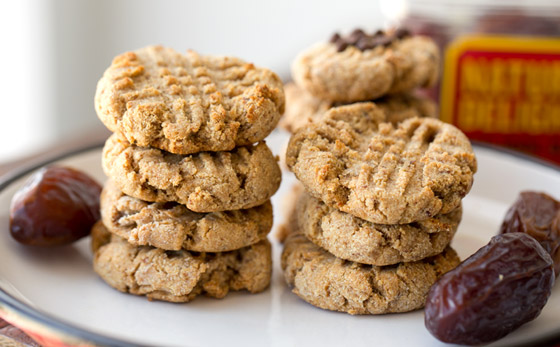 إليكم طريقة تحضير كوكيز التمر الخالية من السكر.. صحية ولذيذة صورة رقم 8
