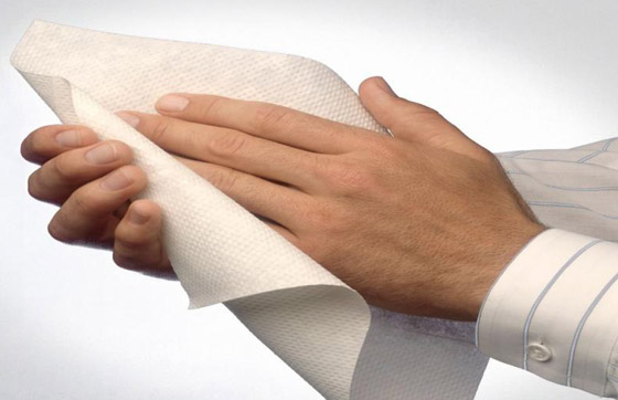 أسباب تعرّق القدمين واليدين.. كيف تسيطر على هذه الظاهرة وتعالجها؟ صورة رقم 4