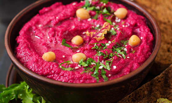 يتمتع بطعمه اللذيذ وفوائده الكثيرة.. إليكم وصفة حمص البنجر (الشمندر) صورة رقم 3