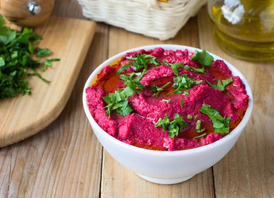 يتمتع بطعمه اللذيذ وفوائده الكثيرة.. إليكم وصفة حمص البنجر (الشمندر) صورة رقم 5