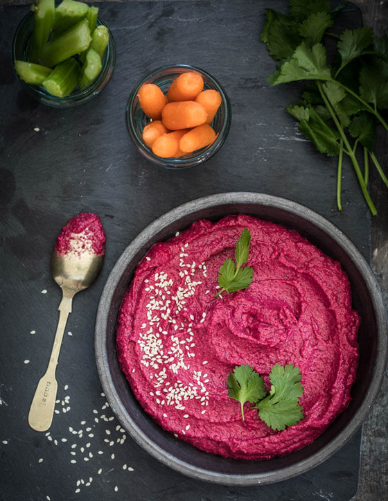 يتمتع بطعمه اللذيذ وفوائده الكثيرة.. إليكم وصفة حمص البنجر (الشمندر) صورة رقم 10