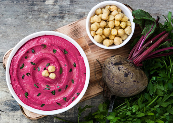 يتمتع بطعمه اللذيذ وفوائده الكثيرة.. إليكم وصفة حمص البنجر (الشمندر) صورة رقم 2