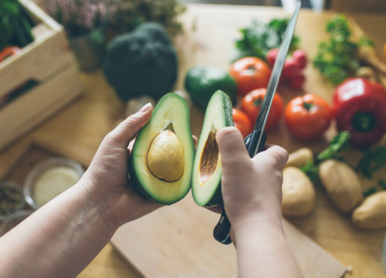 هل يساهم الأفوكادو في زيادة الوزن أم نقصانه؟ طريقة تناوله هي كلمة السر صورة رقم 7