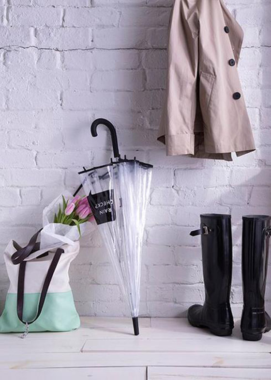 نصائح لإطلالة خالية من العيوب أثناء نزول المطر صورة رقم 1