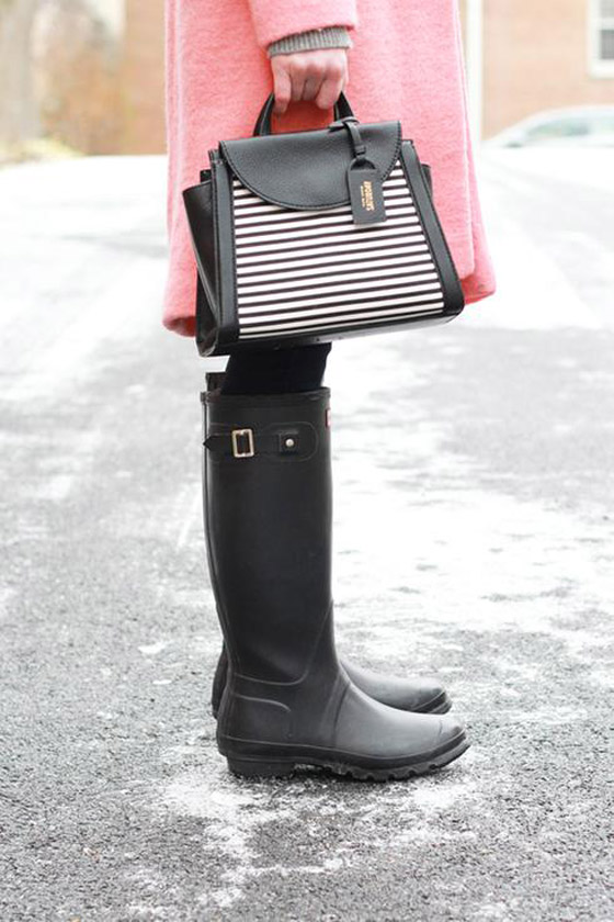 نصائح لإطلالة خالية من العيوب أثناء نزول المطر صورة رقم 7