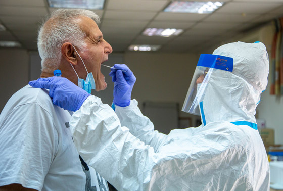 قفزة غير مسبوقة.. نصف مليون إصابة بفيروس كورونا في يوم واحد صورة رقم 1